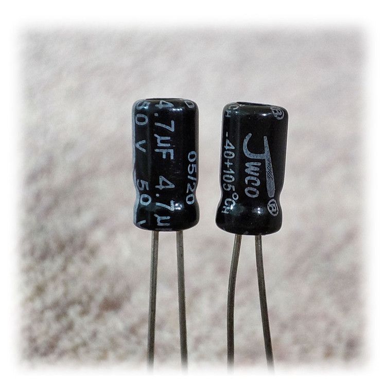 خازن الکترولیت 4.7 میکروفاراد 50V جی دبلیو کو کد SC02 بسته 12 عددی