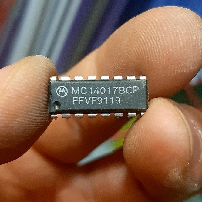 آی سی تقسیم کننده موتورولا مدل MC1 4017 BCP بسته 2 عددی